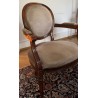 Paire de fauteuils style Louis XVI à médaillon