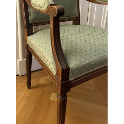 Fauteuil style Louis XVI dossier carré