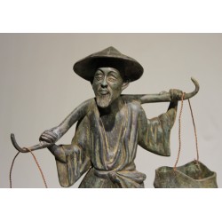 Bronze chinois porteur d'eau