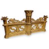 Décor gothique en bois sculpté et doré
