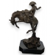 Cowboy sur son cheval en bronze