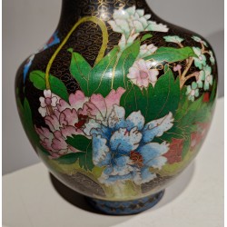 Vase cloisonné fond noir décor fleurs