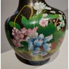 Vase cloisonné fond noir décor fleurs