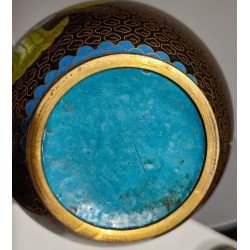Vase cloisonné fond noir décor fleurs