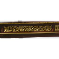 16th-century mantelpiece surround from Moinat SA – Antiques and home décor