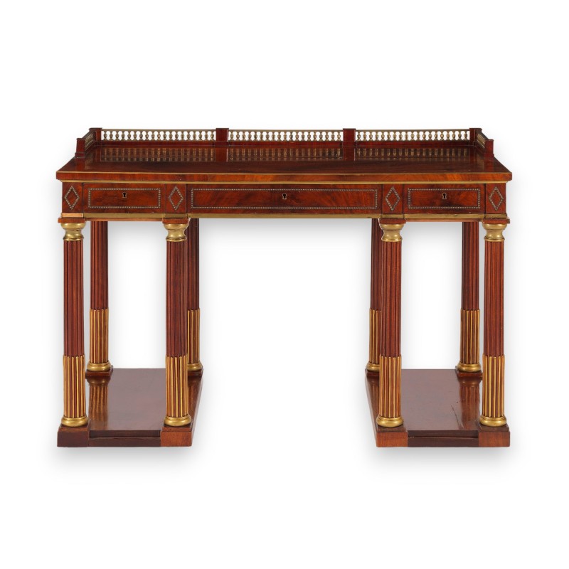 Neoclassical console supported by eight columns