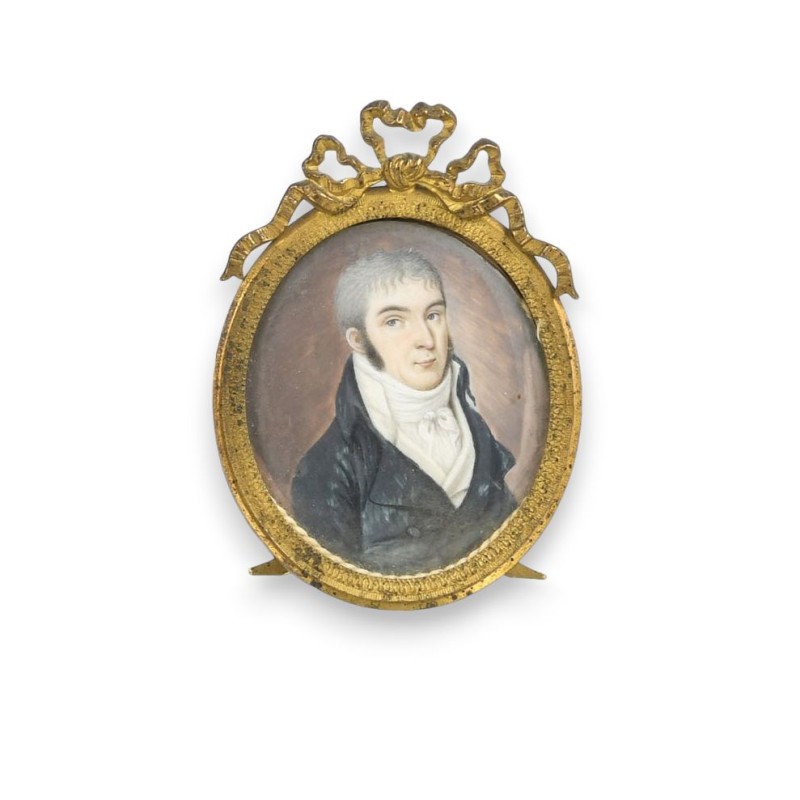 Miniature portrait of a gentleman wearing a white cravat