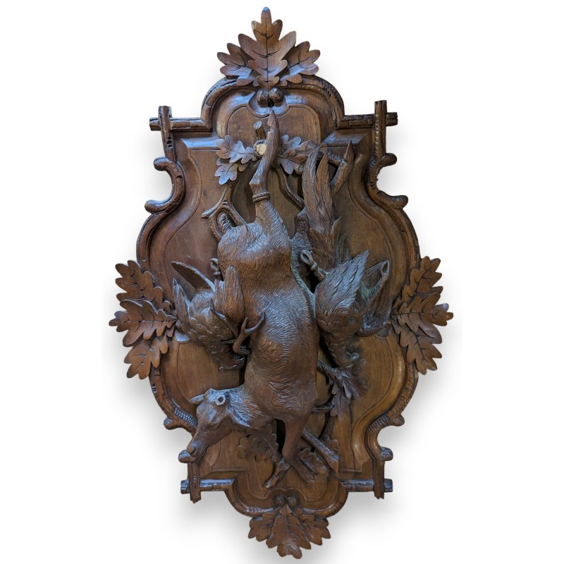 Panoplie Cerf en noyer sculpté