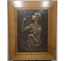 Plaque en bronze "Femme à la fleur" signée LANDRY