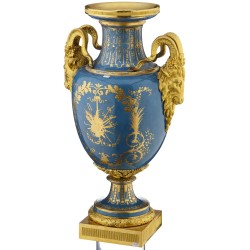 Paire de vases avec anses têtes de bouc
