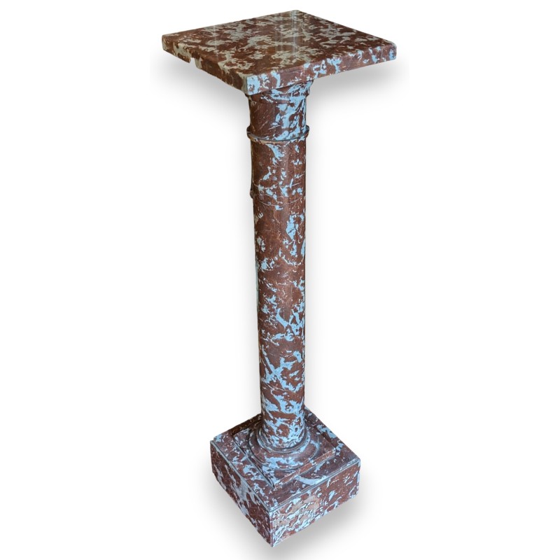 Colonne en marbre rouge