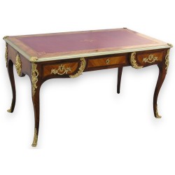Louis XV-style writing desk. Available from Moinat SA – Antiques and home décor