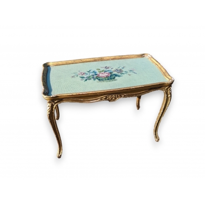 Table de salon style Louis XV dorée
