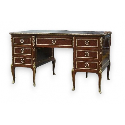 Transition style writing table