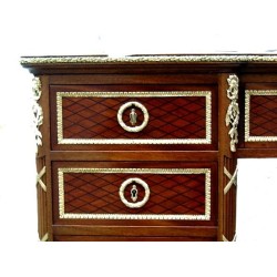 Flat-topped desk in the Transition style. Available from Moinat SA – Antiques and home décor