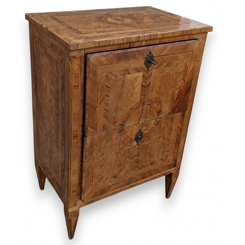 Petite commode de Maggiolini