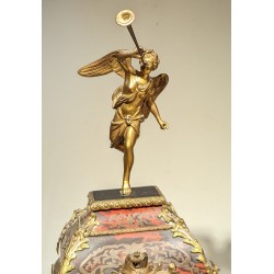 Boulle clock in tortoiseshell and brass