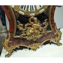 Boulle clock in tortoiseshell and brass