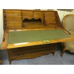  Bureau-commode vaudois marqueté. sur  Moinat SA  - Antiquités décoration