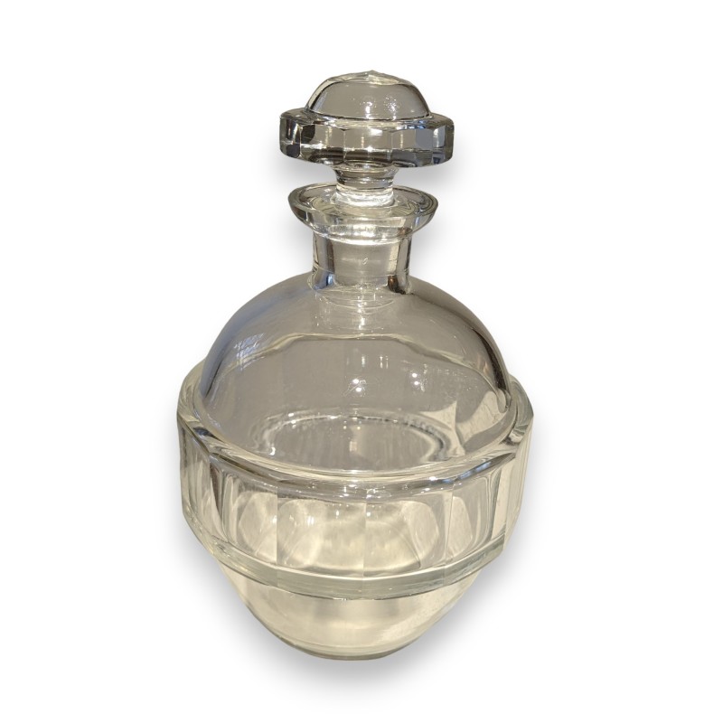 Moulded glass carafe