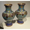 Paire de vases cloisonnés décor de visages