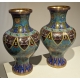 Paire de vases cloisonnés décor de visages