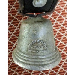 Petite cloche en bronze décor mouton et chèvre