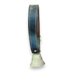 Petite cloche en bronze décor mouton et chèvre