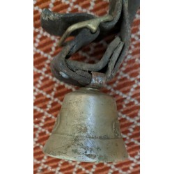 Petite cloche en bronze décor écusson Suisse
