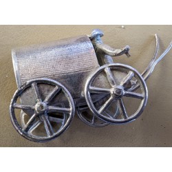 Chariot couvert en argent
