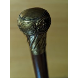 Canne pommeau en laiton repoussé