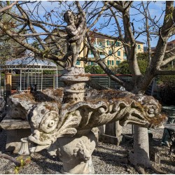 Lions centrepiece fountain in Vicenza stone