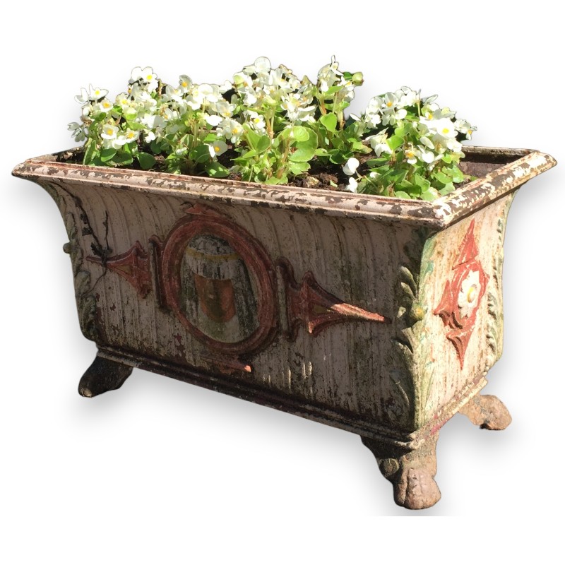 Blumenkasten aus lackiertem Gusseisen mit ägyptischem Dekor. Bei  Moinat SA  – Antiquitäten und Dekoration