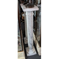 Colonne en marbre blanc
