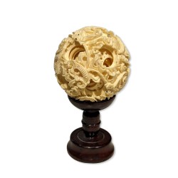 Boule de Canton en ivoire sculpté