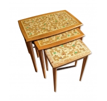 Suite de 3 tables gigognes à mosaïques