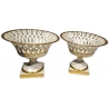 Paire de coupes en porcelaine blanche et dorée