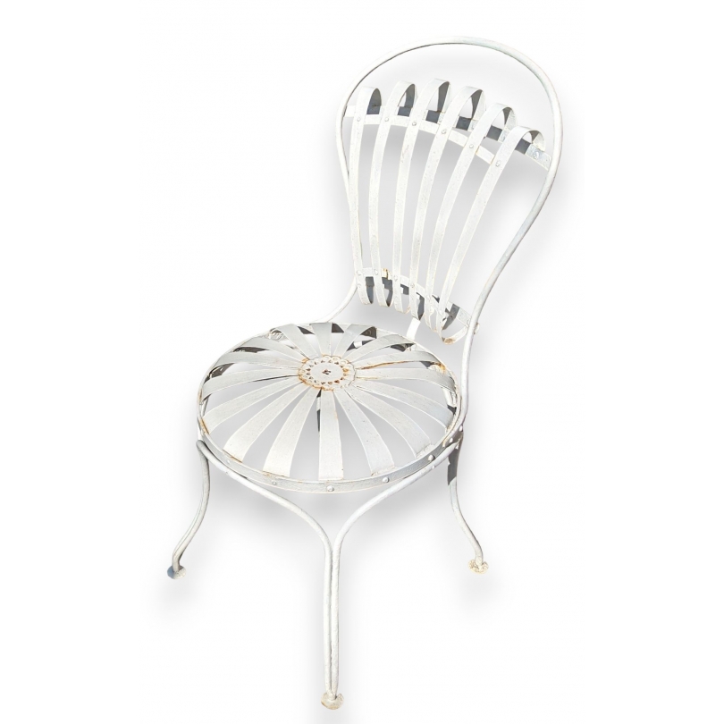 Chaise de jardin en fer forgé blanc
