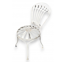 Chaise de jardin en fer forgé blanc