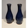  Paire de vases en grès coloris bleu sur  Moinat SA  - Antiquités décoration