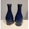 Paire de vases en grès coloris bleu sur  Moinat SA  - Antiquités décoration