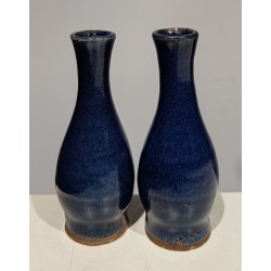  Paire de vases en grès coloris bleu sur  Moinat SA  - Antiquités décoration