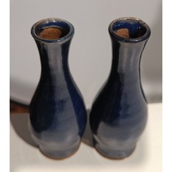  Paire de vases en grès coloris bleu sur  Moinat SA  - Antiquités décoration