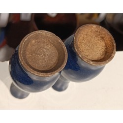  Paire de vases en grès coloris bleu sur  Moinat SA  - Antiquités décoration