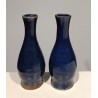  Paire de vases en grès coloris bleu sur  Moinat SA  - Antiquités décoration