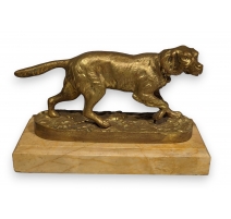 Chien de chasse en bronze doré signé P.J. MÈNE