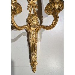 Pair of Louis XVI ‘Noeud’ wall sconces with portrait