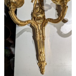 Pair of Louis XVI ‘Noeud’ wall sconces with portrait
