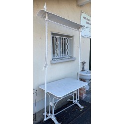 Table en fer avec tente intégrée