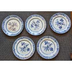 Assiette en porcelaine décor vase